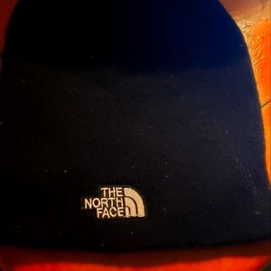 New w/o tags black cotton North face hat. Os,